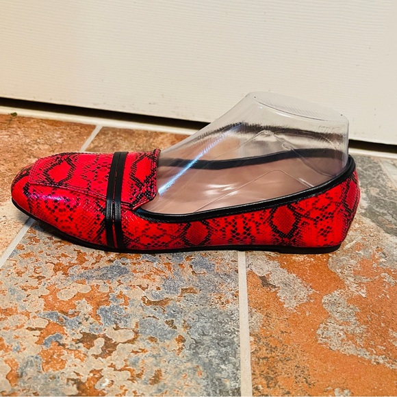 🐦‍🔥NWOB Frisky Kalita Rose Snake Print Red/Black Loafers/Flats! - Picture 12 of 15